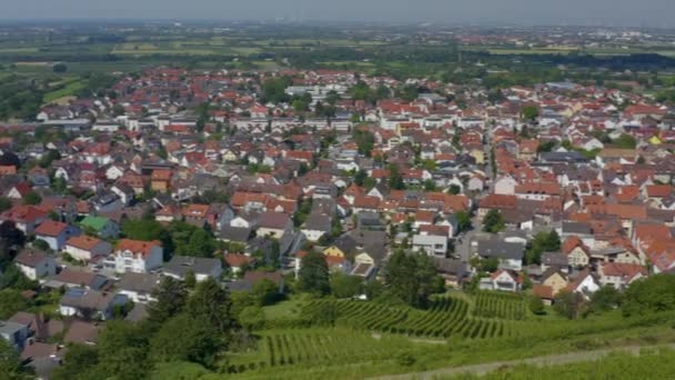 Flygfoto Över Staden Schriesheim Och Slottet Strahlenburg Tyskland Solig Dag — Stockvideo