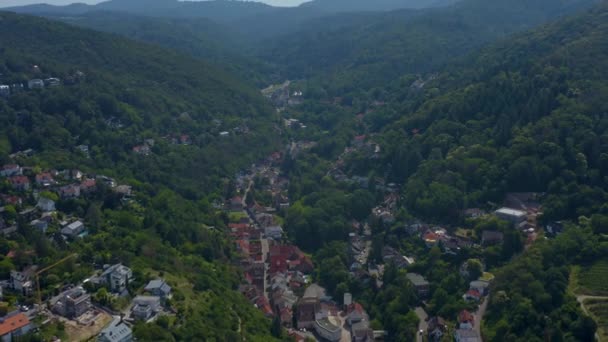 Widok Lotu Ptaka Miasto Schriesheim Zamek Strahlenburg Niemczech Słoneczny Dzień — Wideo stockowe