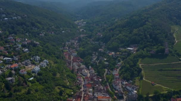 Widok Lotu Ptaka Miasto Schriesheim Zamek Strahlenburg Niemczech Słoneczny Dzień — Wideo stockowe