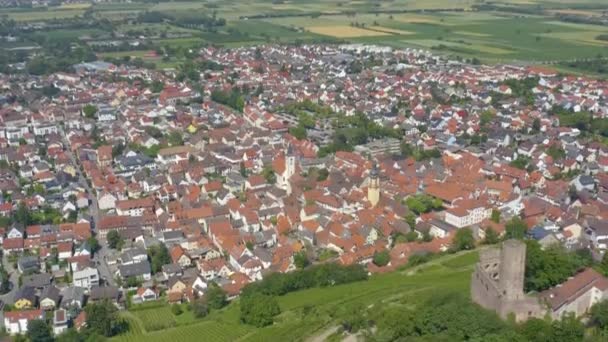 Luchtfoto Van Stad Schriesheim Het Kasteel Strahlenburg Duitsland Een Zonnige — Stockvideo
