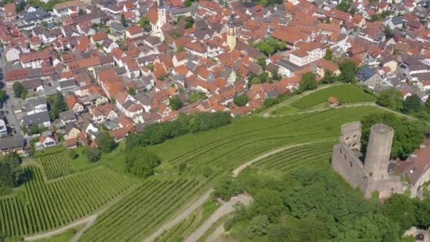 Luchtfoto Van Stad Schriesheim Het Kasteel Strahlenburg Duitsland Een Zonnige — Stockvideo