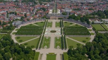 Almanya 'da Schwetzingen Sarayı ve şehri baharda Rhein Nehri' ne yakın.. 