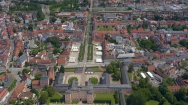 Almanya 'da Schwetzingen Sarayı ve şehri baharda Rhein Nehri' ne yakın.. 