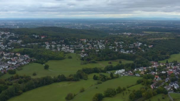 Flygfoto Över Staden Och Slottet Koenigstein Taunus Tyskland Mulen Dag — Stockvideo