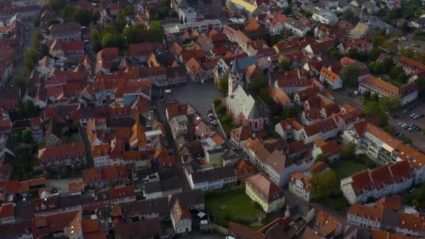 Aerial Näkymä Kaupunkiin Gross Umstadt Odenwald Saksassa Pilvisenä Päivänä Syksyllä — kuvapankkivideo