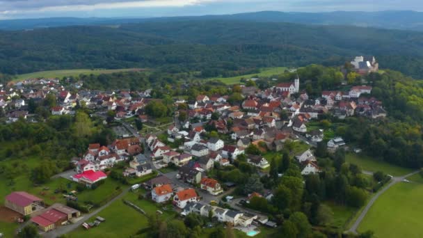 Hering Şehrinin Havadan Görünüşü Almanya Otzberg Odenwald Sonbaharda Bulutlu Bir — Stok video