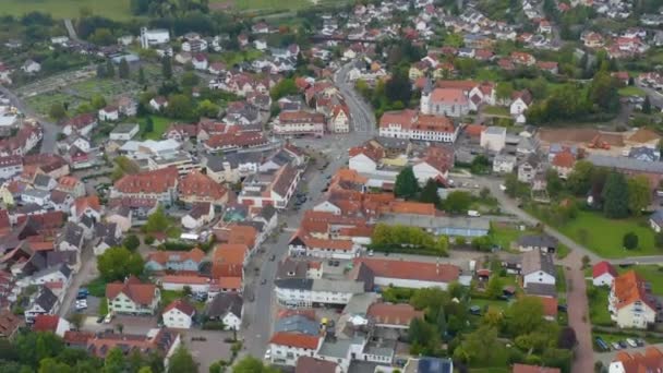 Almanya Daki Hoechst Odenwald Şehrinin Havadan Görünüşü Sonbaharda Bulutlu Bir — Stok video