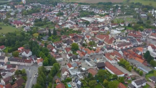 Almanya Daki Hoechst Odenwald Şehrinin Havadan Görünüşü Sonbaharda Bulutlu Bir — Stok video