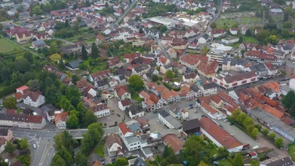 Almanya Daki Hoechst Odenwald Şehrinin Havadan Görünüşü Sonbaharda Bulutlu Bir — Stok video
