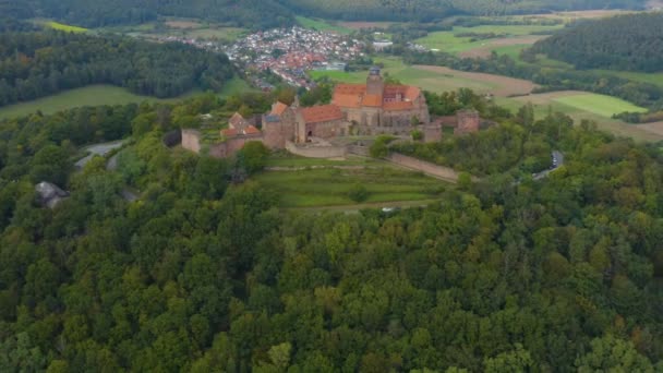 Vedere Aeriană Castelului Burg Breuberg Din Germania Într Tulbure Toamnă — Videoclip de stoc