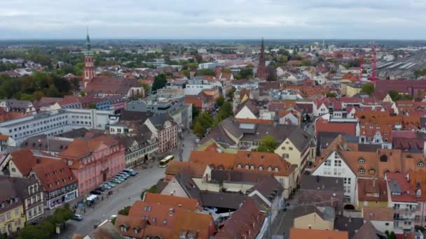 Flygfoto Över Staden Offenburg Tyskland Mulen Dag Hösten — Stockvideo