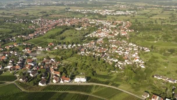 Luftaufnahme Der Dörfer Varnhalt Steinbach Und Neuweier Deutschland Früh Einem — Stockvideo