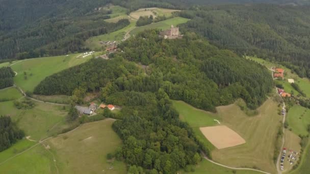 Vista Aérea Alrededor Del Castillo Hohengeroldseck Alemania Día Soleado Verano — Vídeos de Stock