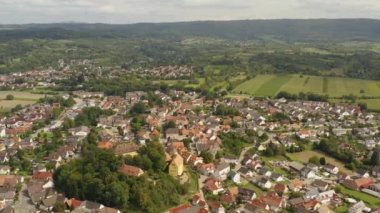 Almanya 'da Mahlberg Şatosu ve şehrin havadan görünüşü