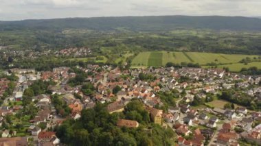 Almanya 'da Mahlberg Şatosu ve şehrin havadan görünüşü