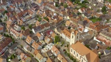 Endingen am Kaiserstuhl, Almanya 'da yazın güneşli bir günde.