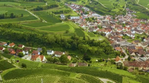 ドイツの村Kiechlinsbergen Kaiserstulの空中写真 — ストック動画