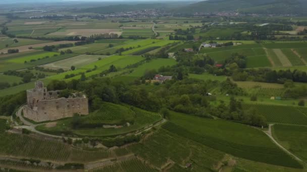 Luftaufnahme Der Stadt Und Des Schlosses Staufen Einem Späten Bewölkten — Stockvideo