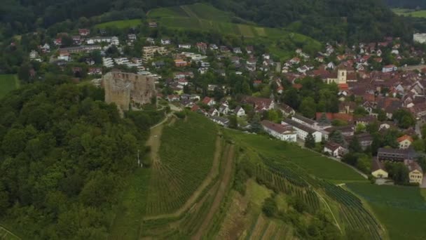 Luchtfoto Van Stad Het Kasteel Staufen Duitsland Een Late Bewolkte — Stockvideo