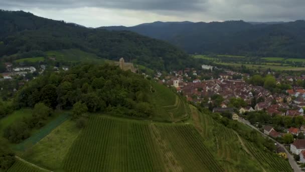 Luchtfoto Van Stad Het Kasteel Staufen Duitsland Een Late Bewolkte — Stockvideo