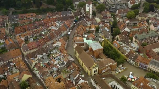 Widok Lotu Ptaka Stare Miasto Freiburg Niemczech Pochmurny Dzień Lata — Wideo stockowe