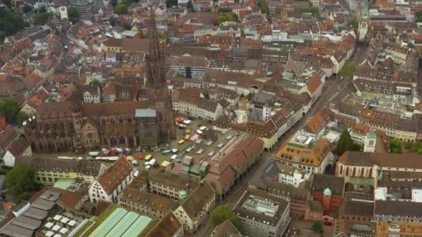 Flygfoto Över Den Gamla Staden Freiburg Tyskland Molnig Dag Sommaren — Stockvideo