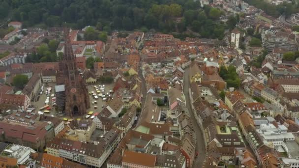 Повітряний Вид Старого Міста Фрайбург Німеччині Похмурий День Літа — стокове відео