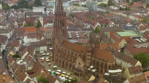 Αεροφωτογραφία Της Παλιάς Πόλης Του Φράιμπουργκ Στη Γερμανία Μια Συννεφιασμένη — Αρχείο Βίντεο