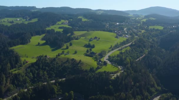 Luftaufnahme Rund Das Dorf Hinterzarten Bei Titisee Schwarzwald Einem Sonnigen — Stockvideo