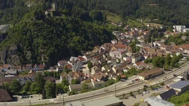 Vista Aérea Cidade Hornberg Alemanha Floresta Negra Dia Ensolarado Verão — Vídeo de Stock