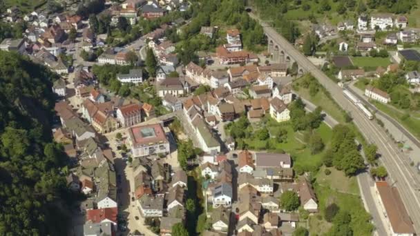 Luftaufnahme Der Stadt Hornberg Schwarzwald Einem Sonnigen Sommertag — Stockvideo