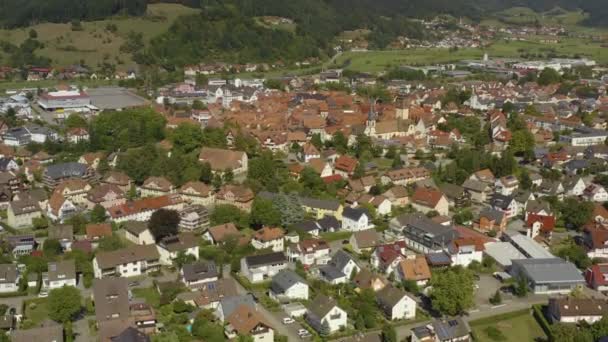 Luftaufnahme Der Stadt Haslach Kinzigtal Schwarzwald Einem Sonnigen Sommertag — Stockvideo