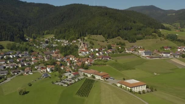 Vista Aérea Del Pueblo Fischerbach Kinzigtal Alemania Bosque Negro Día — Vídeo de stock