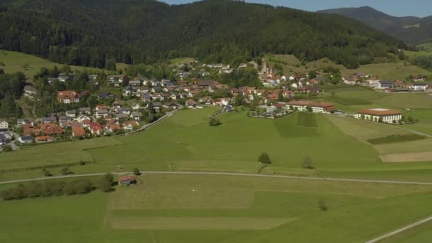 Luftaufnahme Des Dorfes Fischerbach Kinzigtal Schwarzwald Einem Sonnigen Sommertag — Stockvideo