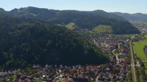 Flygfoto Över Staden Hausach Kinzigtal Tyskland Den Svarta Skogen Solig — Stockvideo