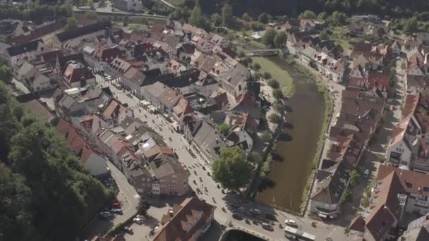 Luchtfoto Van Stad Wolfach Duitsland Het Zwarte Bos Een Zonnige — Stockvideo