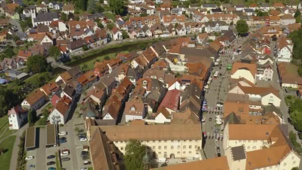 Luchtfoto Van Stad Wolfach Duitsland Het Zwarte Bos Een Zonnige — Stockvideo