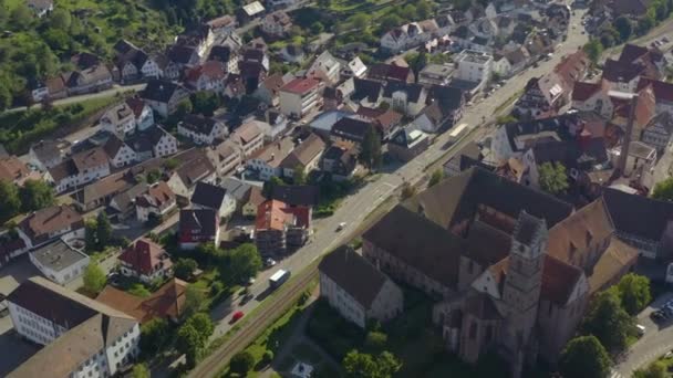 Luchtfoto Van Stad Alpirsbach Duitsland Het Zwarte Bos Een Zonnige — Stockvideo