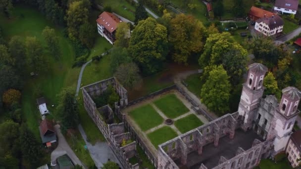 Luftaufnahme Rund Den Schwarzwald Und Die Stiftsruine Frauenalb Einem Sonnigen — Stockvideo