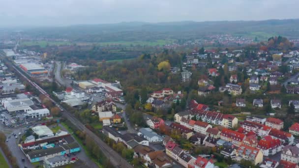 秋のドイツで曇りの日に街中の空中風景 Emmeningen — ストック動画