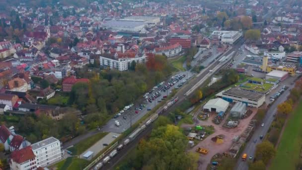 秋のドイツで曇りの日に街中の空中風景 Emmeningen — ストック動画