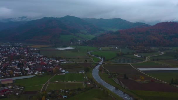 Luftaufnahme Der Stadt Denzlingen Bei Freiburg Einem Bewölkten Herbsttag Schwarzwald — Stockvideo