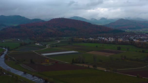Luftudsigt Rundt Byen Denzlingen Tæt Freiburg Tyskland Overskyet Dag Efteråret – Stock-video