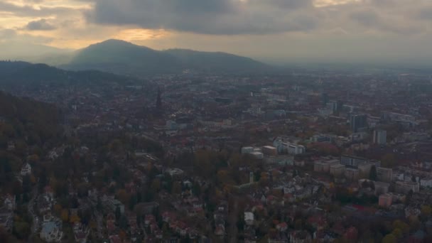 Widok Powietrza Wokół Miasta Freiburg Niemczech Pochmurny Dzień Późnym Popołudniem — Wideo stockowe