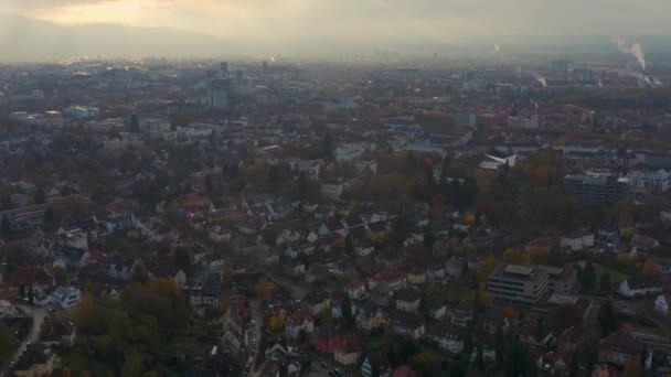 Αεροφωτογραφία Γύρω Από Την Πόλη Freiburg Στη Γερμανία Μια Συννεφιασμένη — Αρχείο Βίντεο