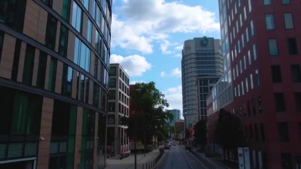 Volando Por Las Calles Frankfurt Una Mañana Domingo Temprano Primavera — Vídeo de stock