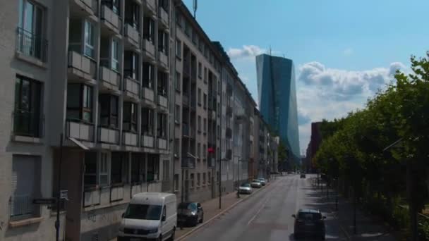 Frankfurt Sokaklarında Uçuyor Baharın Erken Bir Pazar Sabahı — Stok video