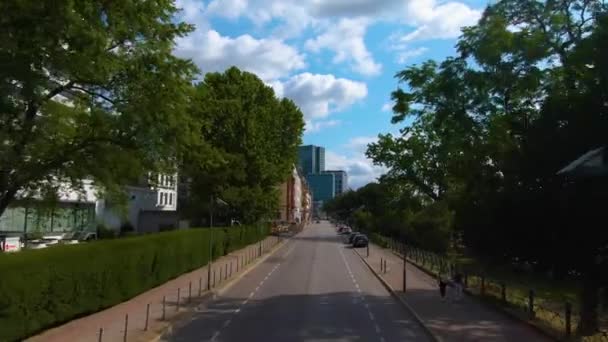 Volando Por Las Calles Frankfurt Una Mañana Domingo Temprano Primavera — Vídeos de Stock