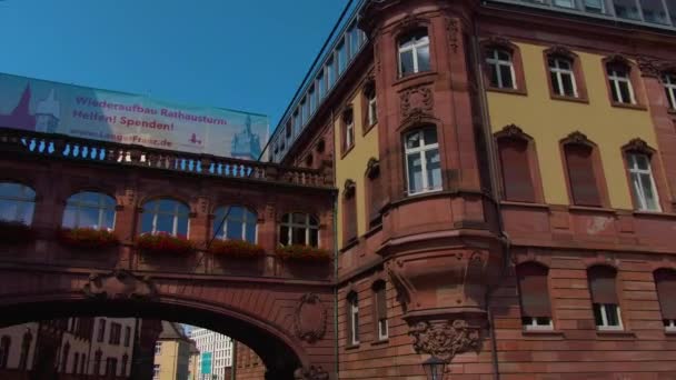 Flyger Genom Frankfurts Gator Tidig Söndagsmorgon Våren — Stockvideo