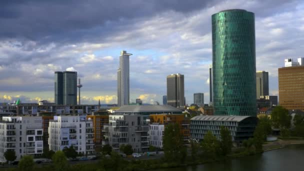 Volando Por Las Calles Frankfurt Una Mañana Domingo Temprano Primavera — Vídeos de Stock